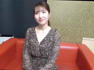淫荡的女友求男友来玩弄无毛小逼还要求肉棒给她狠狠地爆操